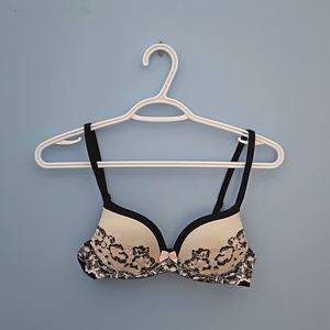 Victoria's Secret Body by Victoria No-Wire Bra 32A, Black/White Lace